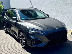 Grau Gebraucht 2019 Ford Focus ST-Line Kombi | 16.900 € (Guter Preis)