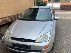 Silber Gebraucht 2000 Ford Focus Trend Limousine | 1.195 € (Fairer Preis)