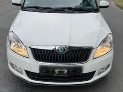 Weiß Gebraucht 2012 Skoda Fabia Limousine | 2.400 € (Guter Preis)