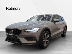 Grau Gebraucht 2023 Volvo V60 CC Plus Kombi | 36.236 € (Guter Preis)