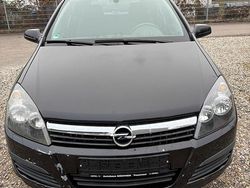 Schwarz Gebraucht 2006 Opel Astra Kombi | 2.500 € (Etwas zu teuer)