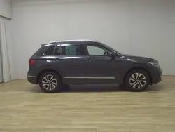 Grau Gebraucht 2022 VW Tiguan Active SUV | 21.980 € (Guter Preis)