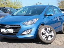 Blau (metallic) Gebraucht 2015 Hyundai i30 YES! Limousine | 9.800 € (Fairer Preis)