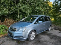 Silber Gebraucht 2005 Opel Zafira Family Van / Kleinbus | 3.200 € (Fairer Preis)