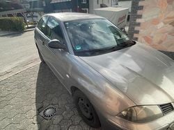Grau Gebraucht 2002 Seat Ibiza Kleinwagen | 850 € (Fairer Preis)