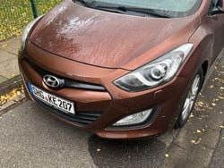 Andere farben Gebraucht 2013 Hyundai i30 Style Limousine | 7.000 € (Guter Preis)