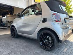 Silber Gebraucht 2022 Smart ForTwo Coupé Cabrio | 15.200 € (Fairer Preis)