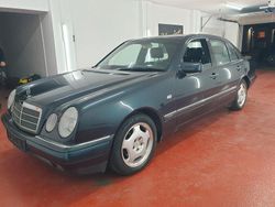 Blau Gebraucht 1998 Mercedes E240 Limousine | 2.850 € (Guter Preis)