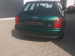 Grün Gebraucht 1999 Audi A4 Kombi | 3.500 € (Teuer)