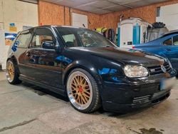 Schwarz Gebraucht 2002 VW Golf IV GTI Kleinwagen | 11.900 €