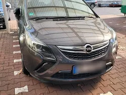 Grau Gebraucht 2012 Opel Zafira Tourer Van / Kleinbus | 5.200 €