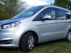 Grau Gebraucht 2018 Ford Tourneo Kombi | 8.800 € (Guter Preis)