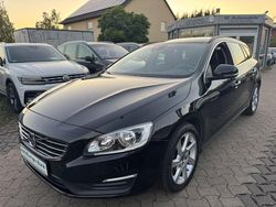 Schwarz Gebraucht 2015 Volvo V60 Momentum Kombi | 9.999 € (Guter Preis)