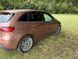 Andere außenfarben Gebraucht 2019 Mercedes B180 Van / Kleinbus | 13.500 € (Etwas zu teuer)