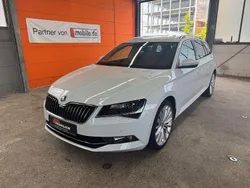 Weiß Gebraucht 2016 Skoda Superb Style Kombi | 17.999 € (Guter Preis)