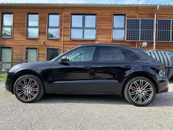 Tiefschwarzmetallic Gebraucht 2018 Porsche Macan SUV | 54.800 €