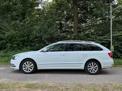 Weiß Gebraucht 2015 Skoda Superb Kombi | 12.350 € (Fairer Preis)