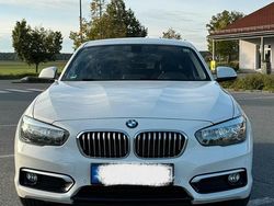 Weiß Gebraucht 2015 BMW 116 Urban Line Kleinwagen | 12.990 €