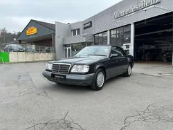 Blauschwarz Gebraucht 1995 Mercedes E200 Cabrio | 25.490 €