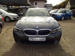 Grau Gebraucht 2020 BMW 320 Sport Line Kombi | 16.250 € (Fairer Preis)
