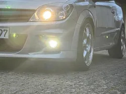 Andere außenfarben Gebraucht 2005 Opel Astra GTC Coupé | 8.500 €