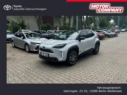 Grau Gebraucht 2024 Toyota Yaris Cross Sport SUV | 40.110 €