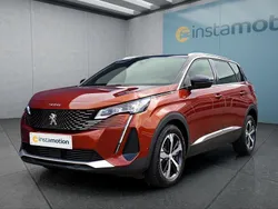 Braun Gebraucht 2023 Peugeot 5008 Van / Kleinbus | 32.149 € (Fairer Preis)
