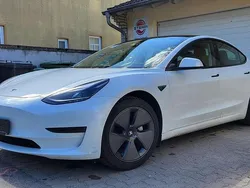 Weiß Gebraucht 2021 Tesla Model 3 RWD Limousine | 22.900 € (Guter Preis)