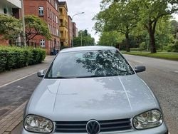 Grau Gebraucht 2003 VW Golf IV Kleinwagen | 950 € (Guter Preis)