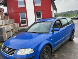 Blau Gebraucht 2001 VW Passat Kombi | 5.200 €