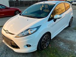 Weiß Gebraucht 2010 Ford Fiesta Kleinwagen | 2.999 € (Guter Preis)