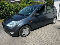 Grau Gebraucht 2004 Ford Fiesta Ghia Kleinwagen | 2.400 € (Fairer Preis)