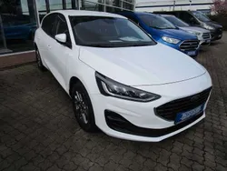 Frost weiß Gebraucht 2022 Ford Focus Titanium Limousine | 20.990 € (Fairer Preis)