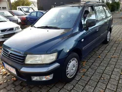 Grün Gebraucht 2003 Mitsubishi Space Wagon Van / Kleinbus | 999 € (Fairer Preis)