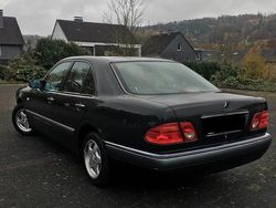 Schwarz Gebraucht 1996 Mercedes E200 Limousine | 2.700 € (Guter Preis)