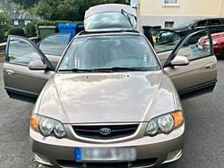 Gold Gebraucht 2002 Kia Shuma Kleinwagen | 1.990 €