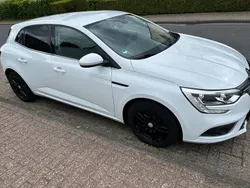 Weiß Gebraucht 2016 Renault Mégane III Experience Limousine | 7.900 € (Guter Preis)