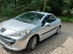Grau Gebraucht 2007 Peugeot 207 CC Sport Cabrio | 2.500 € (Fairer Preis)