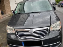 Schwarz Gebraucht 2013 Lancia Voyager Platinum Van / Kleinbus | 11.500 €