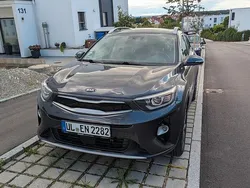 Grau Gebraucht 2017 Kia Stonic Platinum SUV | 13.900 € (Fairer Preis)
