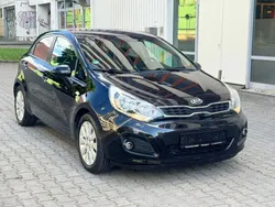 Schwarz Gebraucht 2014 Kia Rio FIFA World Cup Edition Limousine | 5.499 € (Fairer Preis)