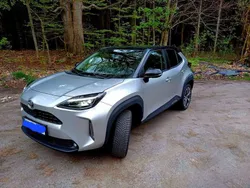 Grau Gebraucht 2022 Toyota Yaris Cross Elegant SUV | 28.799 € (Teuer)