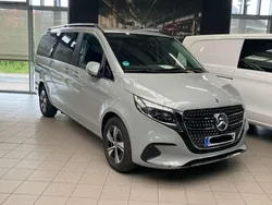 Grau Gebraucht 2024 Mercedes V250 Avantgarde Van / Kleinbus | 65.000 € (Teuer)