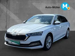 Moonweiss perleffekt (metallic) Gebraucht 2022 Skoda Octavia Style Kombi | 23.480 € (Guter Preis)