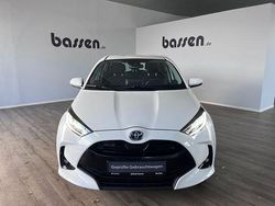 Schneeweiß Gebraucht 2021 Toyota Yaris Hybrid Basis Kleinwagen | 17.790 € (Fairer Preis)