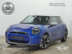 Blazing blue Gebraucht 2024 Mini Cooper SE Kleinwagen | 33.680 € (Etwas zu teuer)