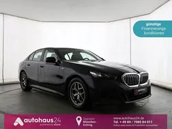 Schwarz Gebraucht 2024 BMW 520 M Sport Limousine | 48.660 € (Fairer Preis)