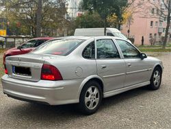 Grau Gebraucht 2000 Opel Vectra Limousine | 1.480 € (Fairer Preis)
