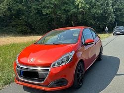Orange Gebraucht 2016 Peugeot 208 Access Kleinwagen | 4.800 € (Guter Preis)