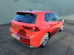 Rot Gebraucht 2022 VW Golf VIII Style Limousine | 25.500 € (Fairer Preis)